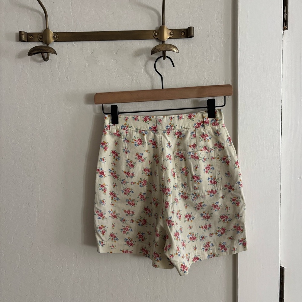 Vintage floral high waisted shorts - Picture 2 of 2
